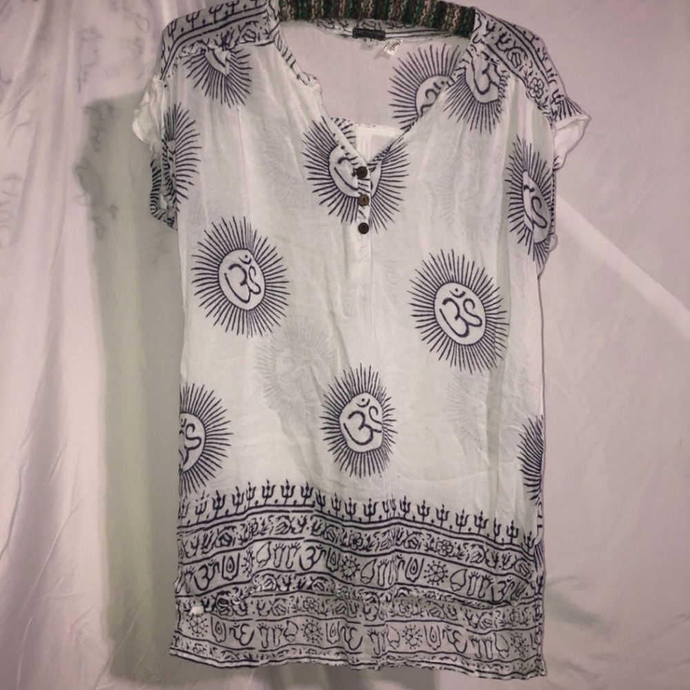 Earthbound trading Co tee